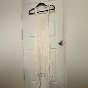 Elegant White Sleeveless Dress